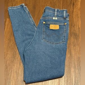Wrangler Women's Skinny Jeans in Medium Blue Denim